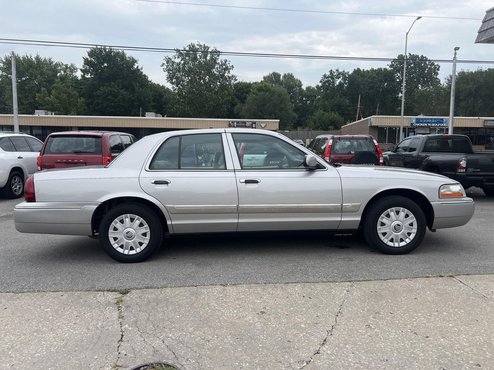 mercury grand marquis 2004 2MEFM74W44X642989 image mercury grand marquis 2004 2MEFM74W44X642989 image